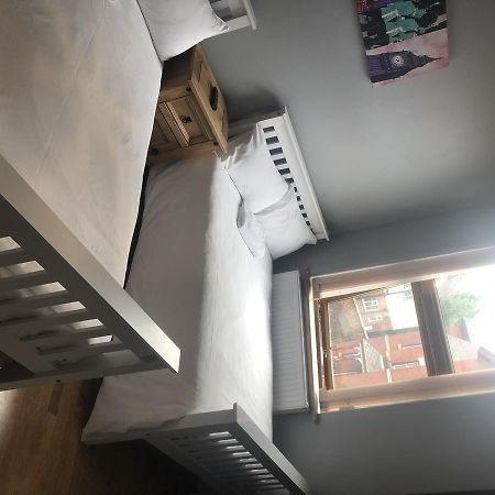 Oaklands Apartment Wolverhampton Exterior photo