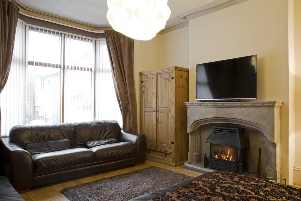 Oaklands Apartment Wolverhampton Exterior photo