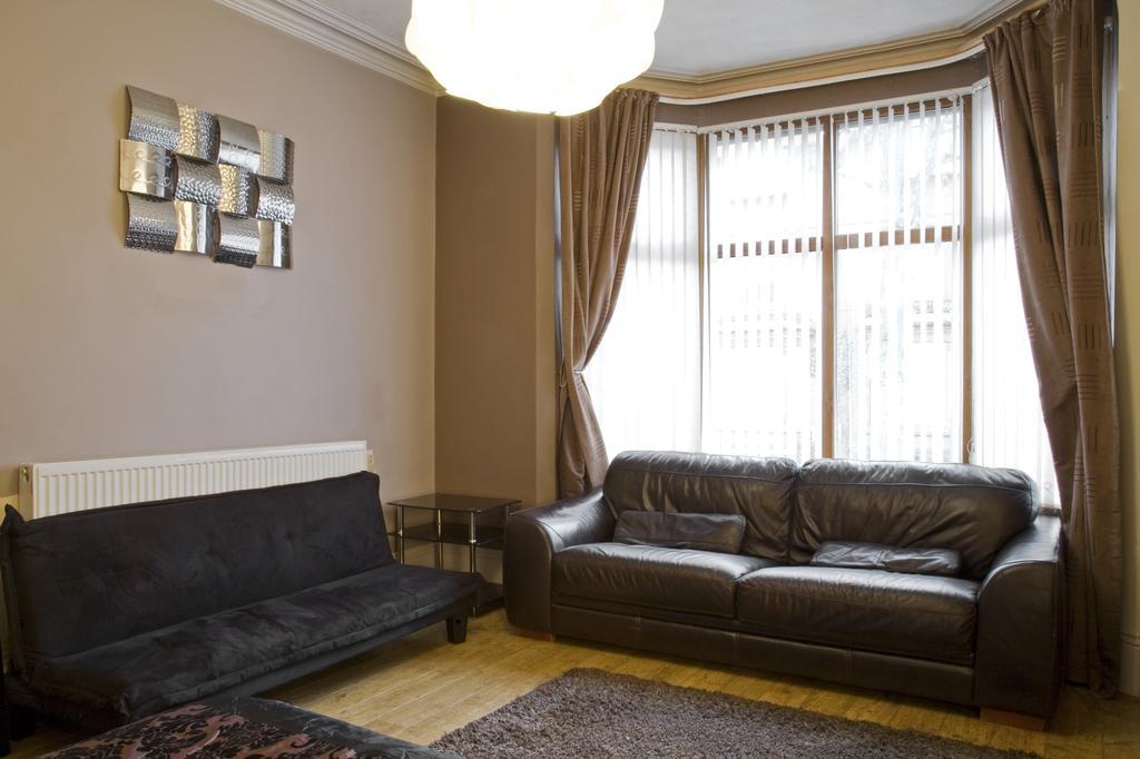 Oaklands Apartment Wolverhampton Exterior photo