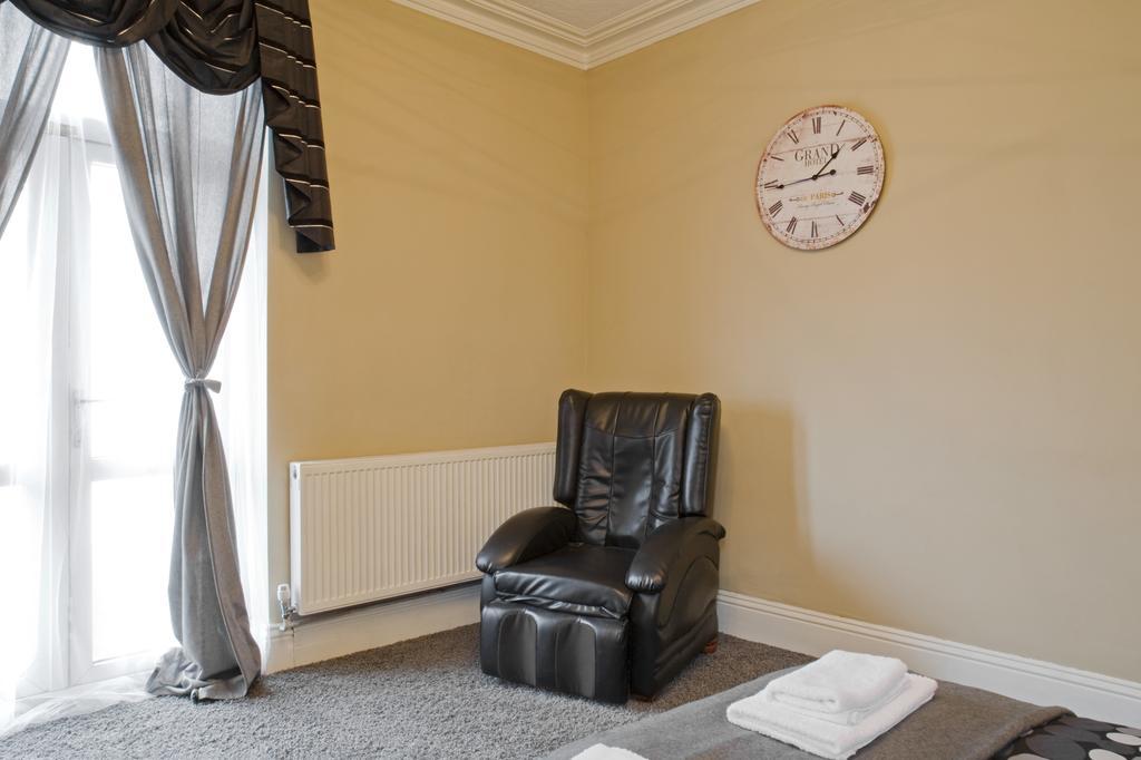 Oaklands Apartment Wolverhampton Exterior photo