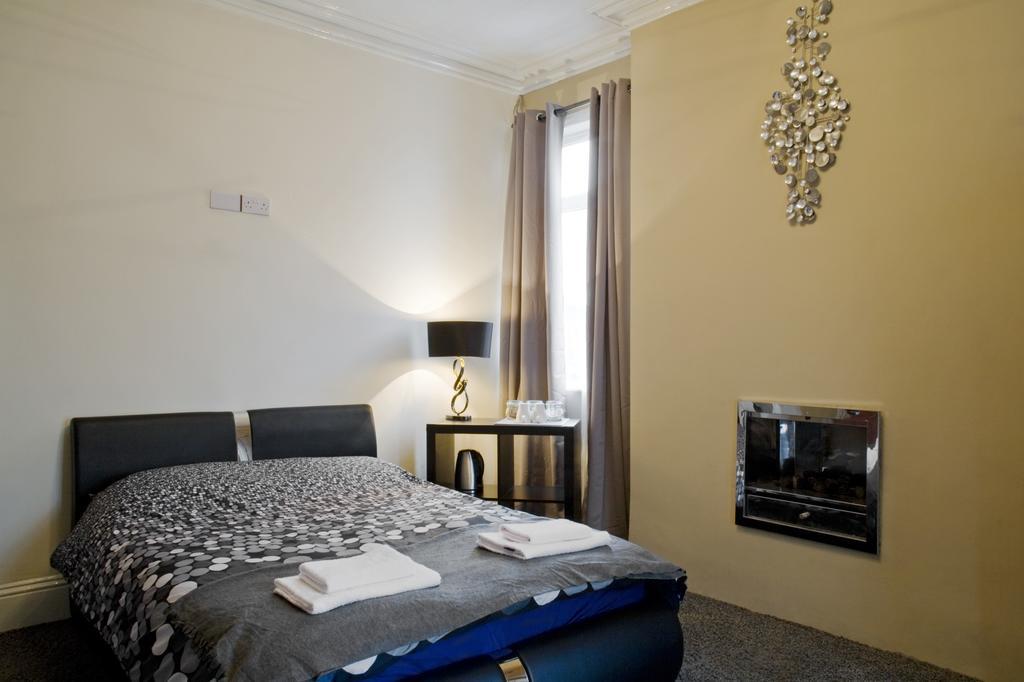 Oaklands Apartment Wolverhampton Exterior photo
