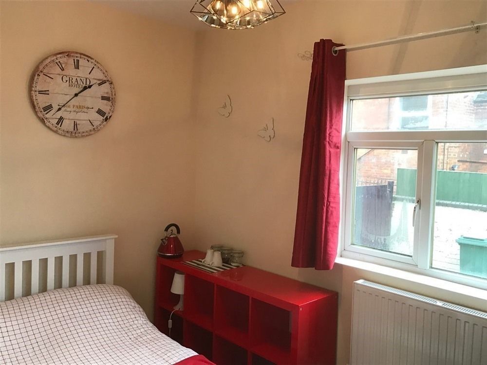 Oaklands Apartment Wolverhampton Exterior photo